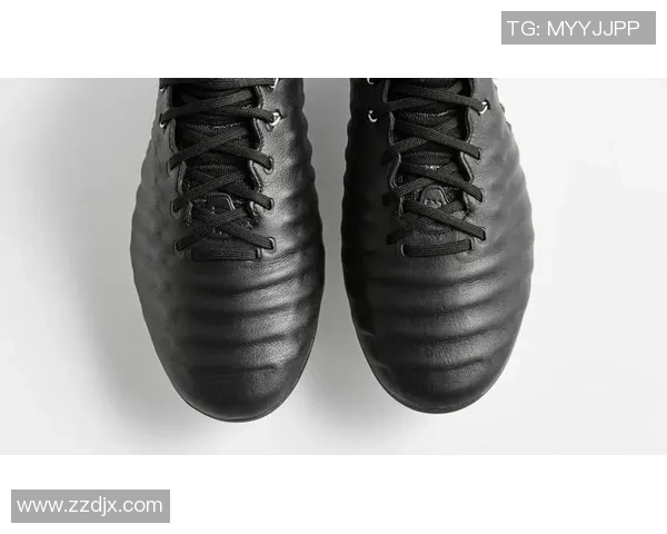 足球明星脚下的传奇鞋履探索与背后的故事揭秘